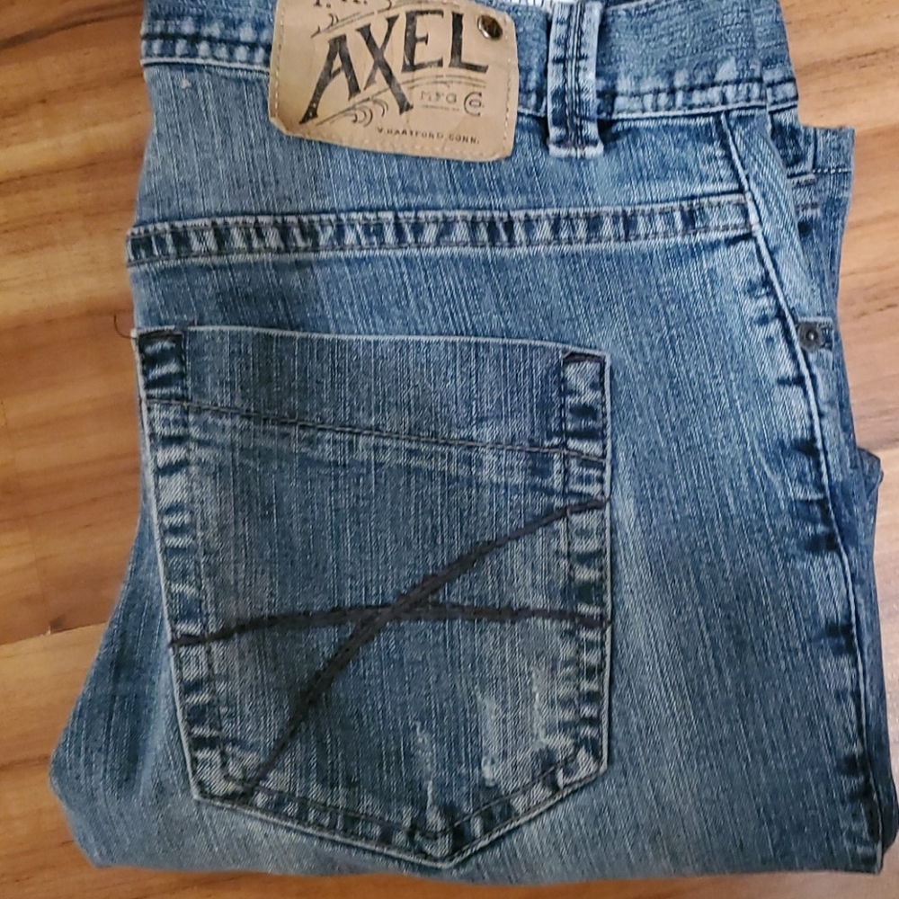 Axel Capri - Picture 3 of 4